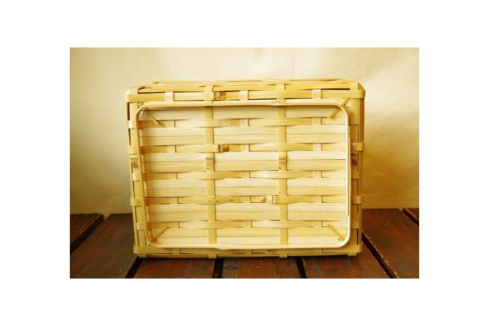 このざるはパンかごという名前が付いているため、 パンやサンドイッチなどを入れるために作られていますが、 おにぎりや一緒におかずを入れてももちろんいいですし、 ふたが付いているため、小物やカトラリー入れとしても十分使えそうです。